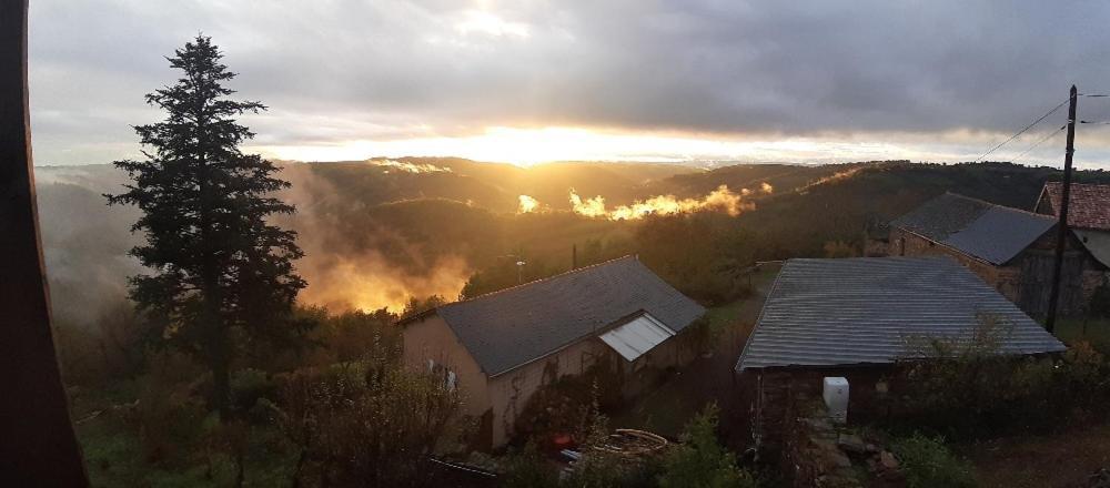 Louradou-Sur-Ciel Bed and Breakfast Jouqueviel Buitenkant foto